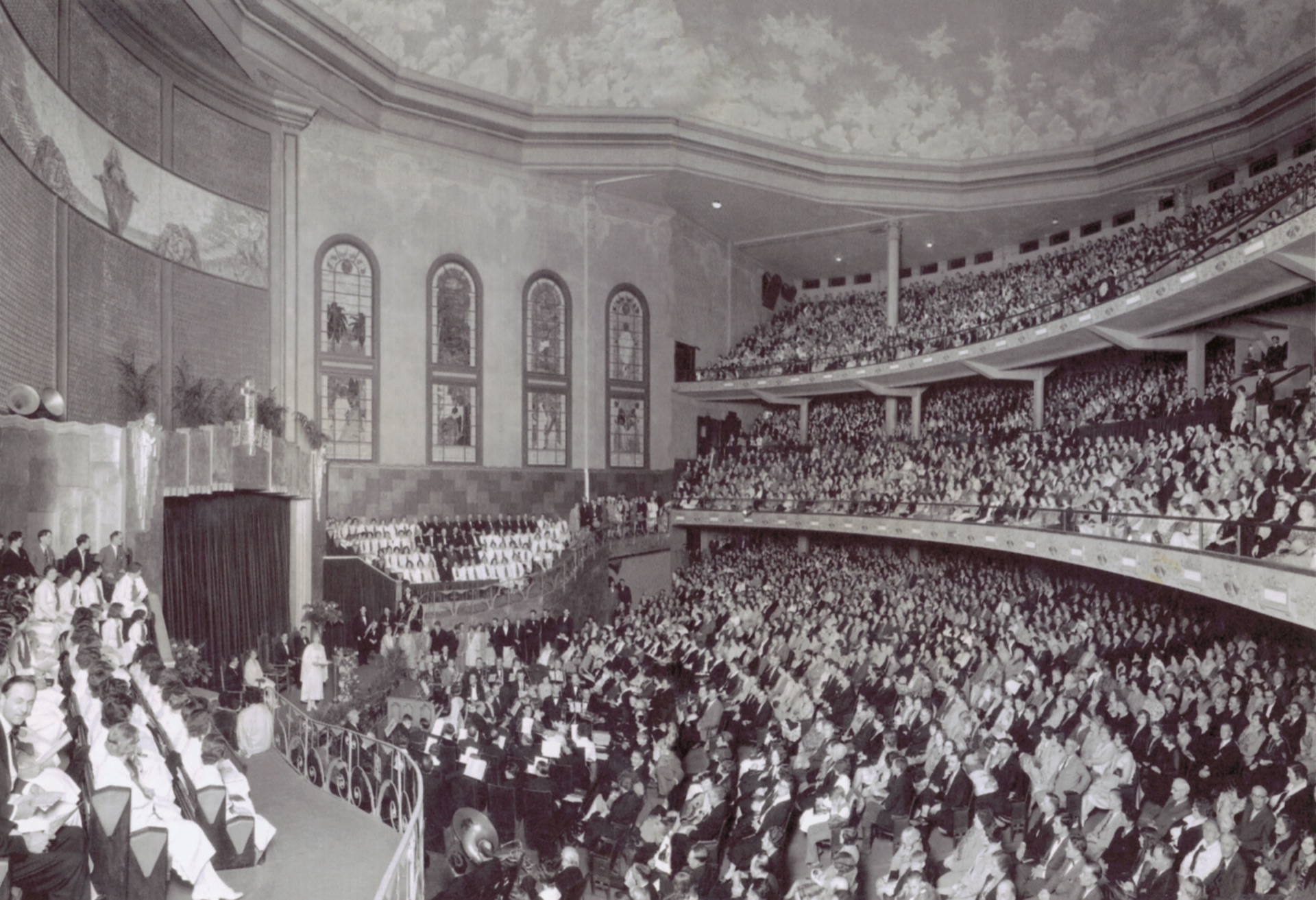 Interior del Angelus Temple, Los Ángeles